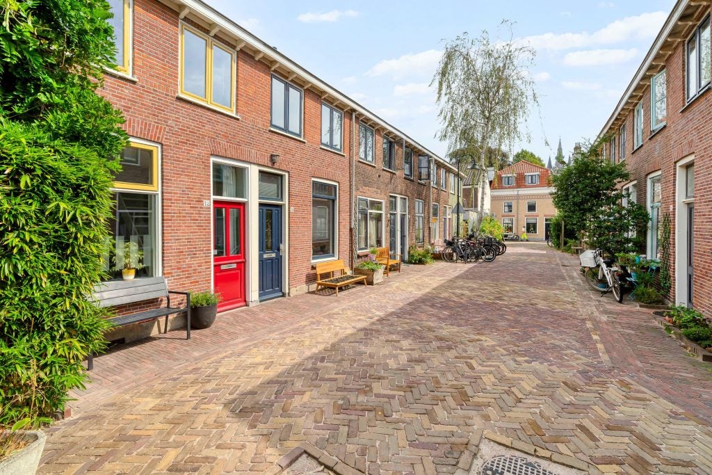 Tussenwoning te koop: Dirklangendwarsstraat 12, Delft