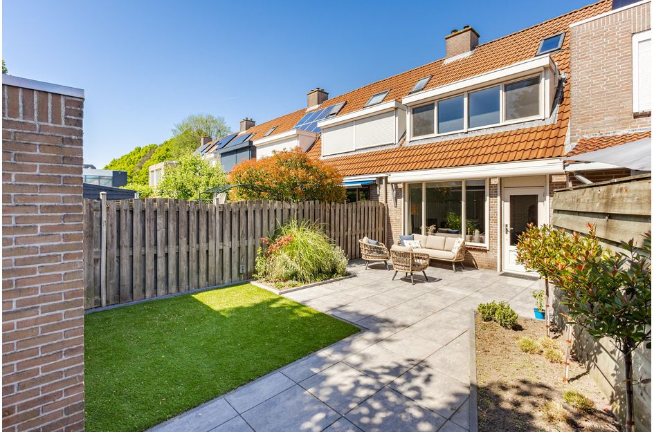 Tussenwoning te koop: P.A. de Genestetstraat 49, Sliedrecht