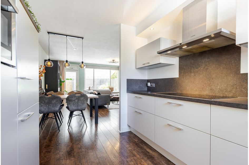 Tussenwoning te koop: P.A. de Genestetstraat 49, Sliedrecht