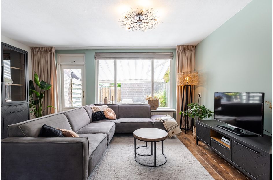 Tussenwoning te koop: P.A. de Genestetstraat 49, Sliedrecht