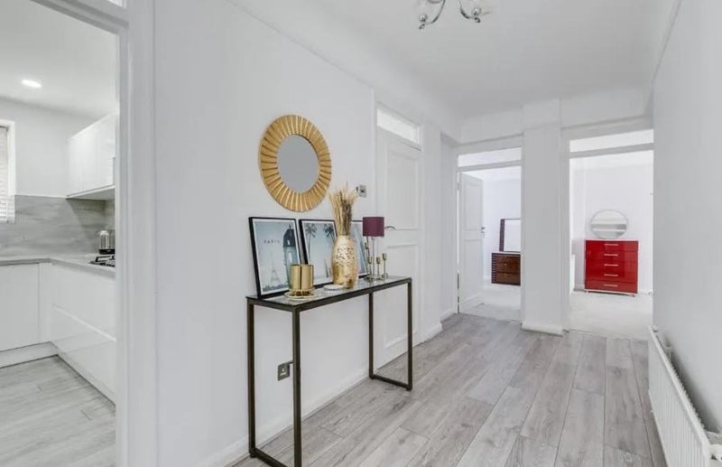 Room Charter Way in Greater London