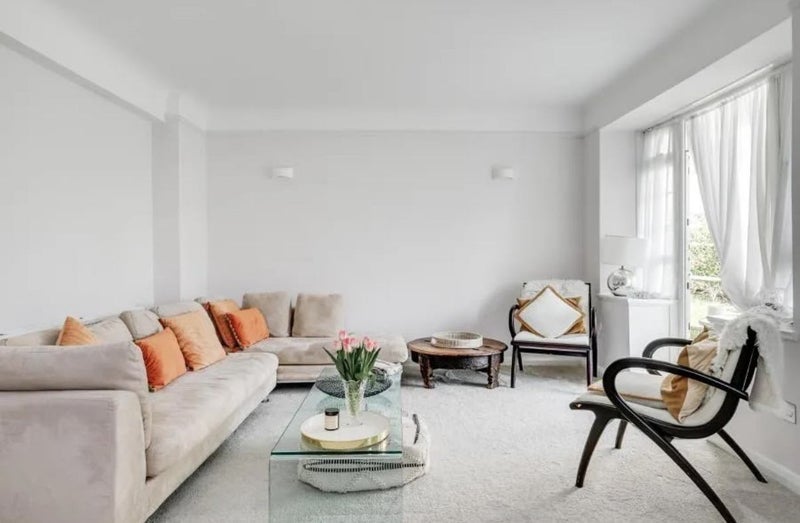 Room Charter Way in Greater London