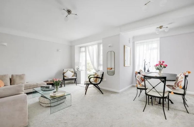 Room Charter Way in Greater London