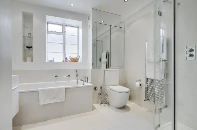 Room Charter Way in Greater London