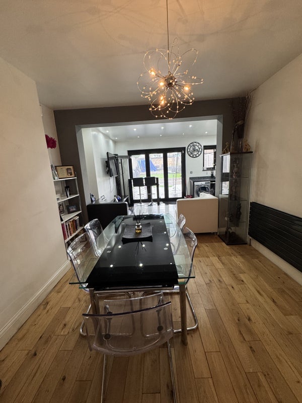 Room Woodville Road in Greater London