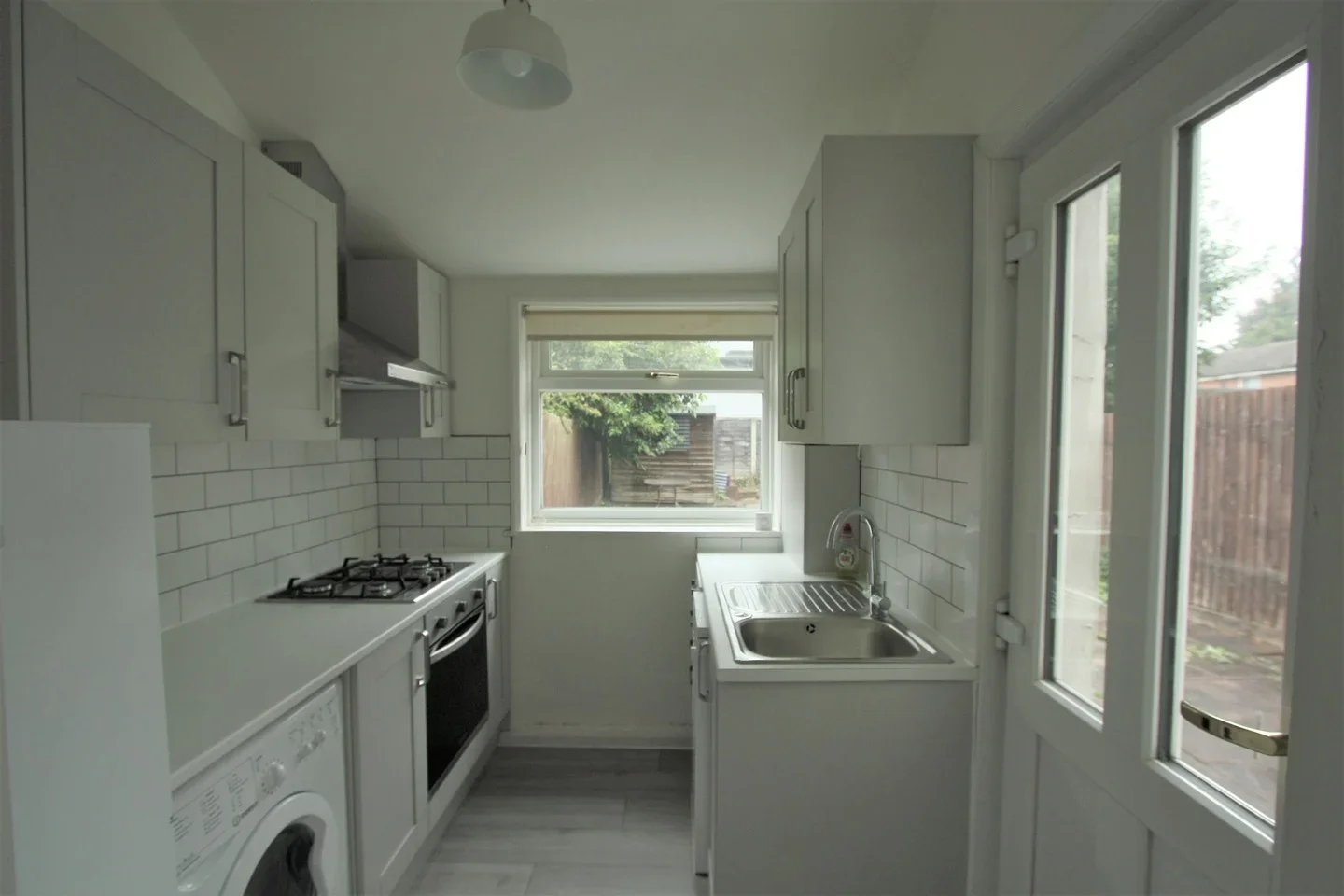 Flat Chaucer Road in Greater London