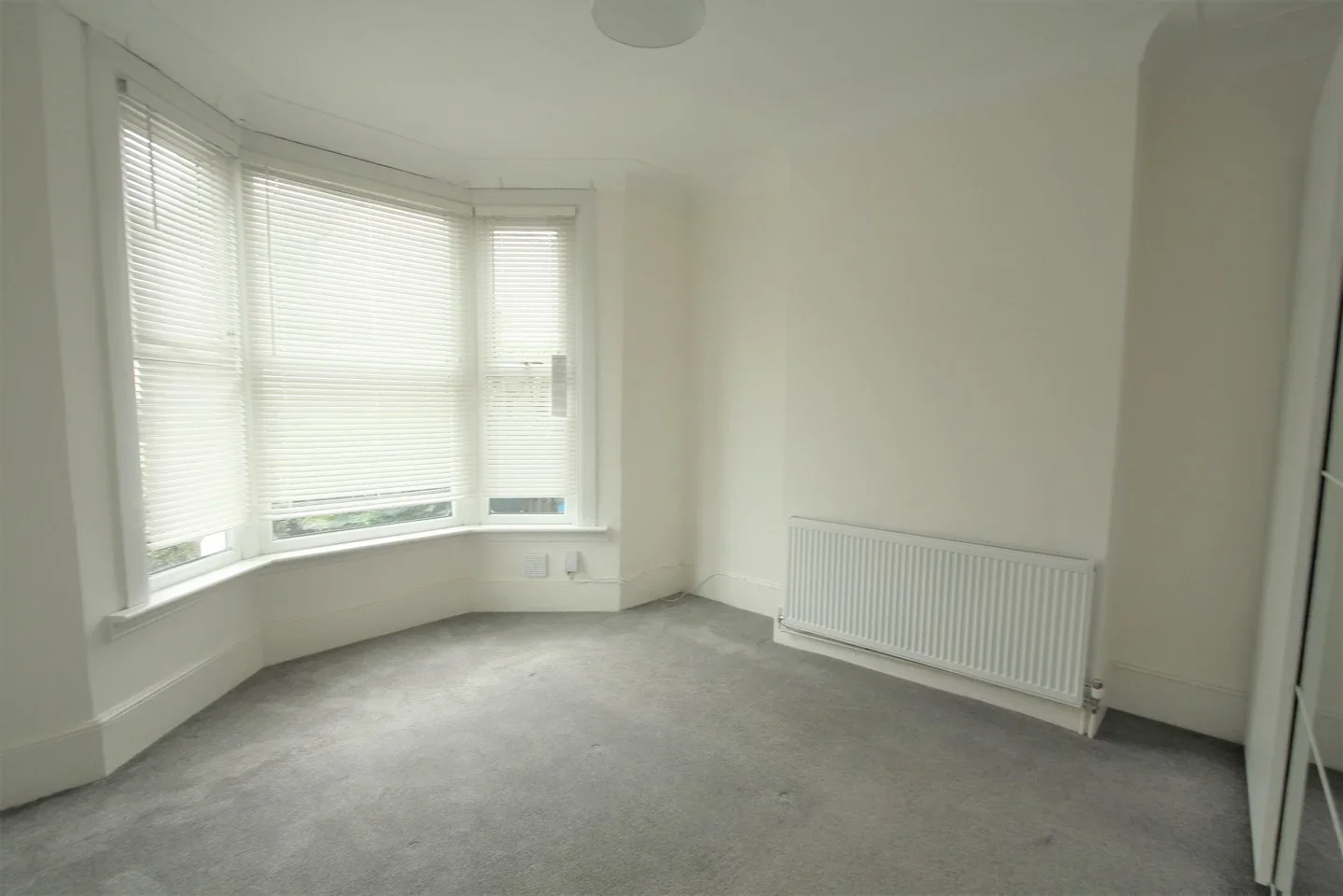 Flat Chaucer Road in Greater London