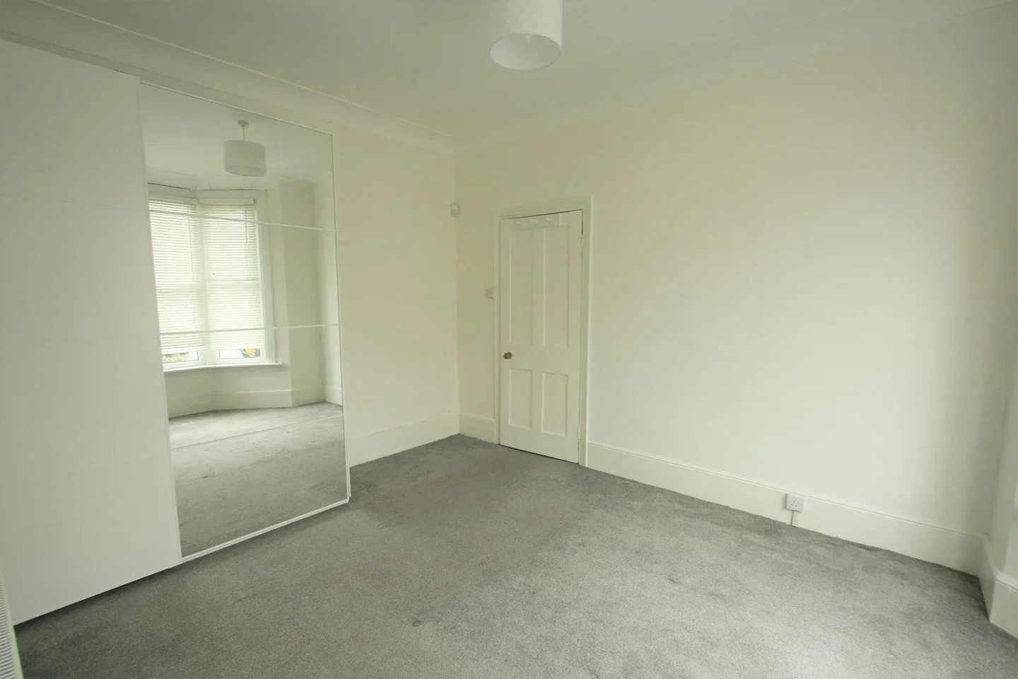 Flat Chaucer Road in Greater London