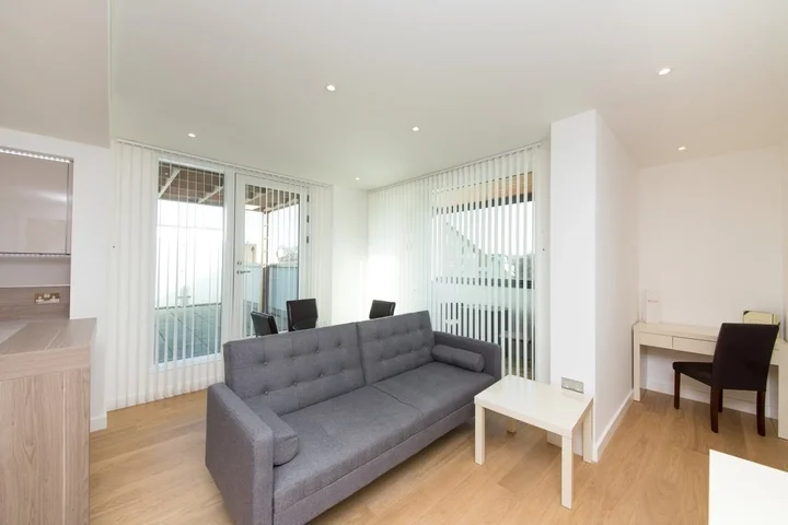 Flat Holland Park Avenue in Greater London