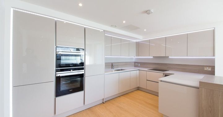 Flat Holland Park Avenue in Greater London