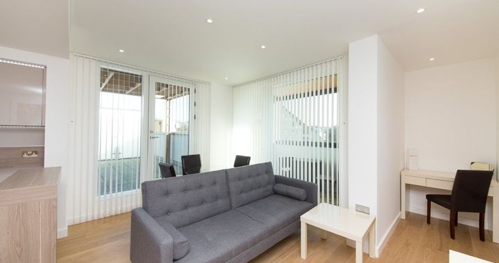 Flat Holland Park Avenue in Greater London