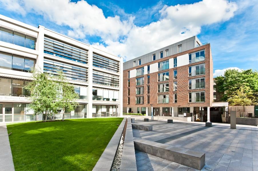 Flat Wingate Square in Greater London