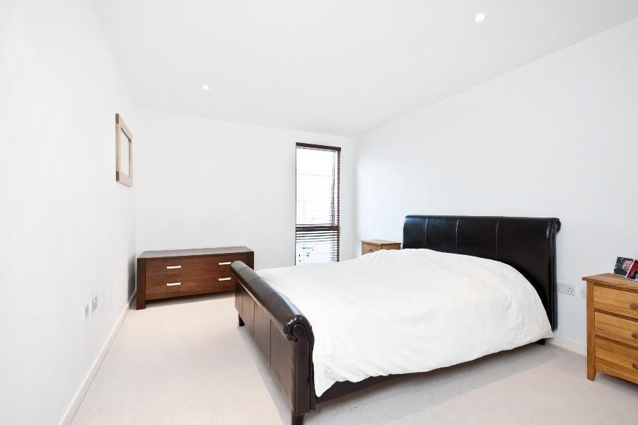 Flat Wingate Square in Greater London