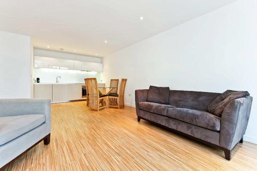 Flat Wingate Square in Greater London