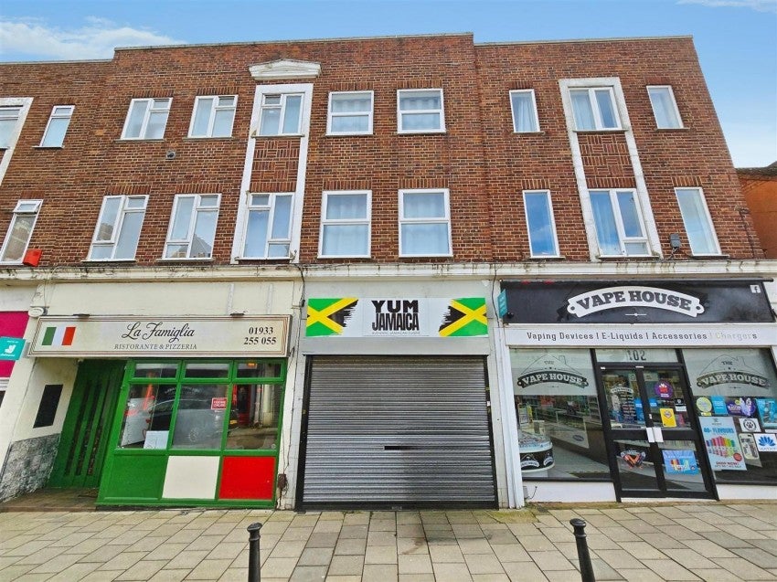 Flat High Street in Rushden