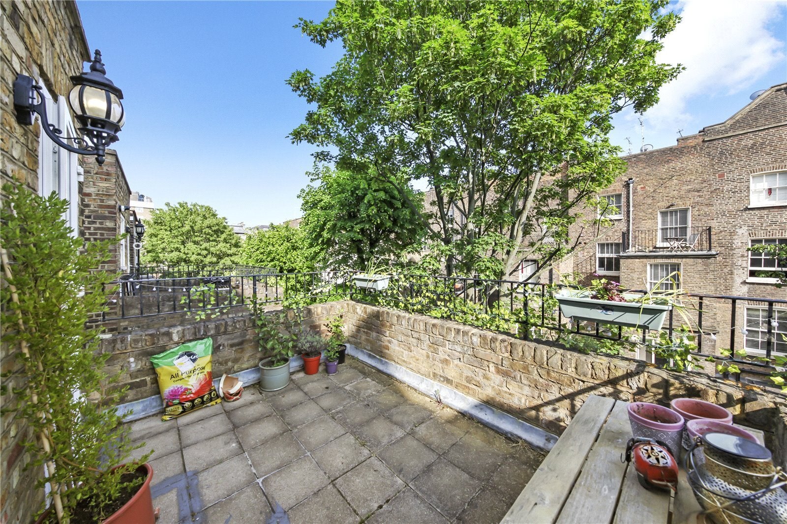 Flat Clifton Gardens in City of Westminster