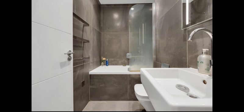 Room Andre Street in Greater London