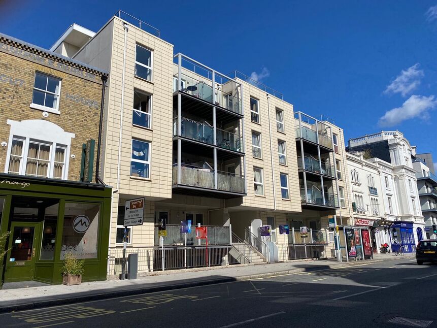 Flat Canute Road in Southampton