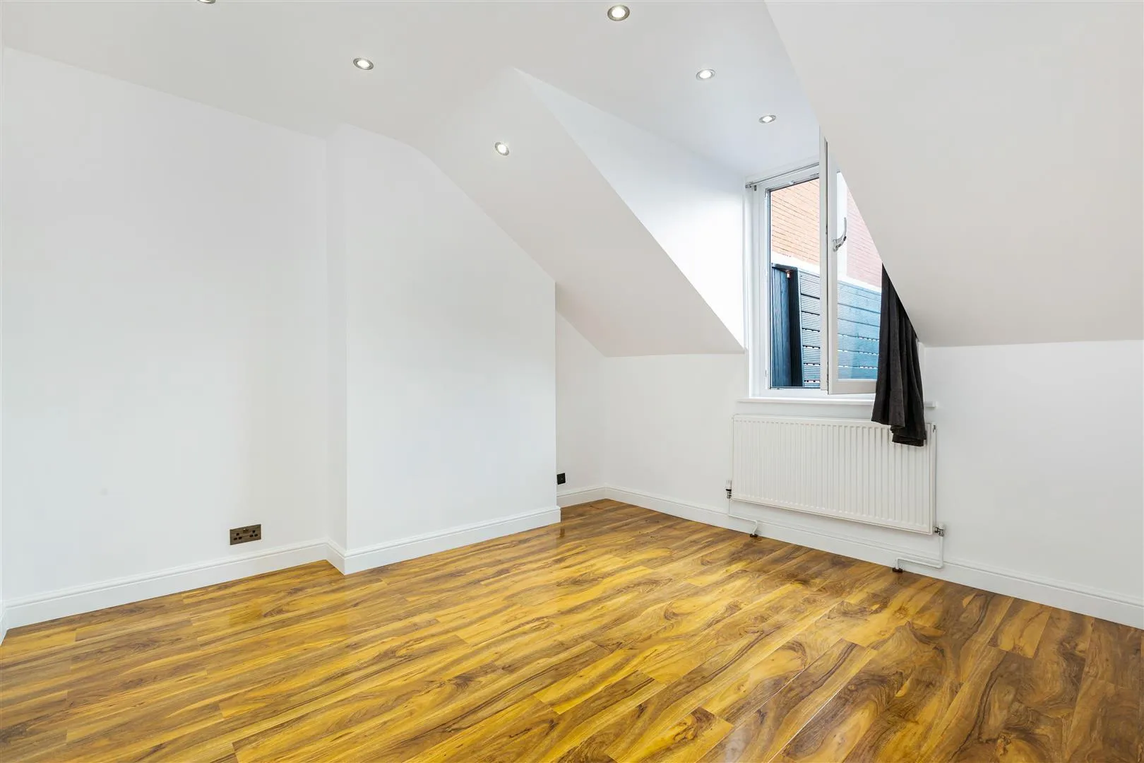Flat Chelverton Road in Greater London