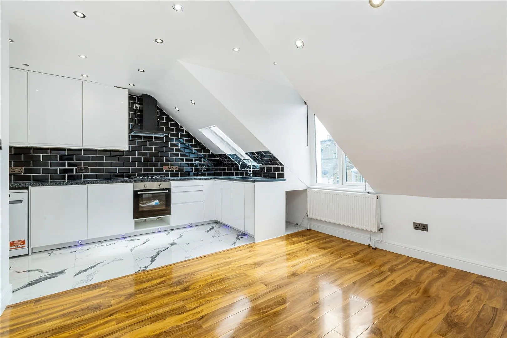 Flat Chelverton Road in Greater London