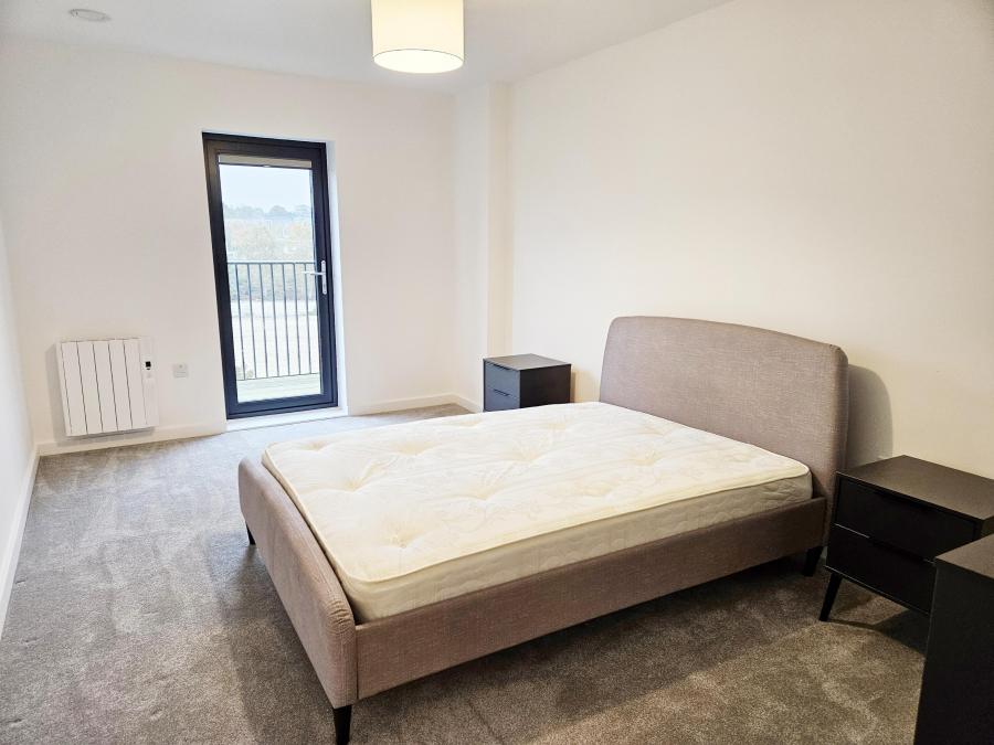 Flat Leacon Road in Ashford