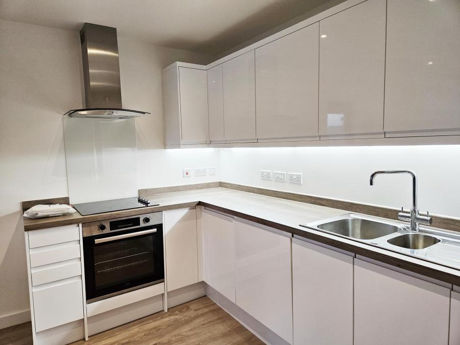 Flat Leacon Road in Ashford