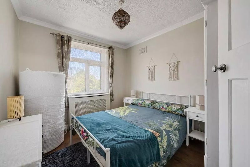 Room Oakdene Road in Greater London