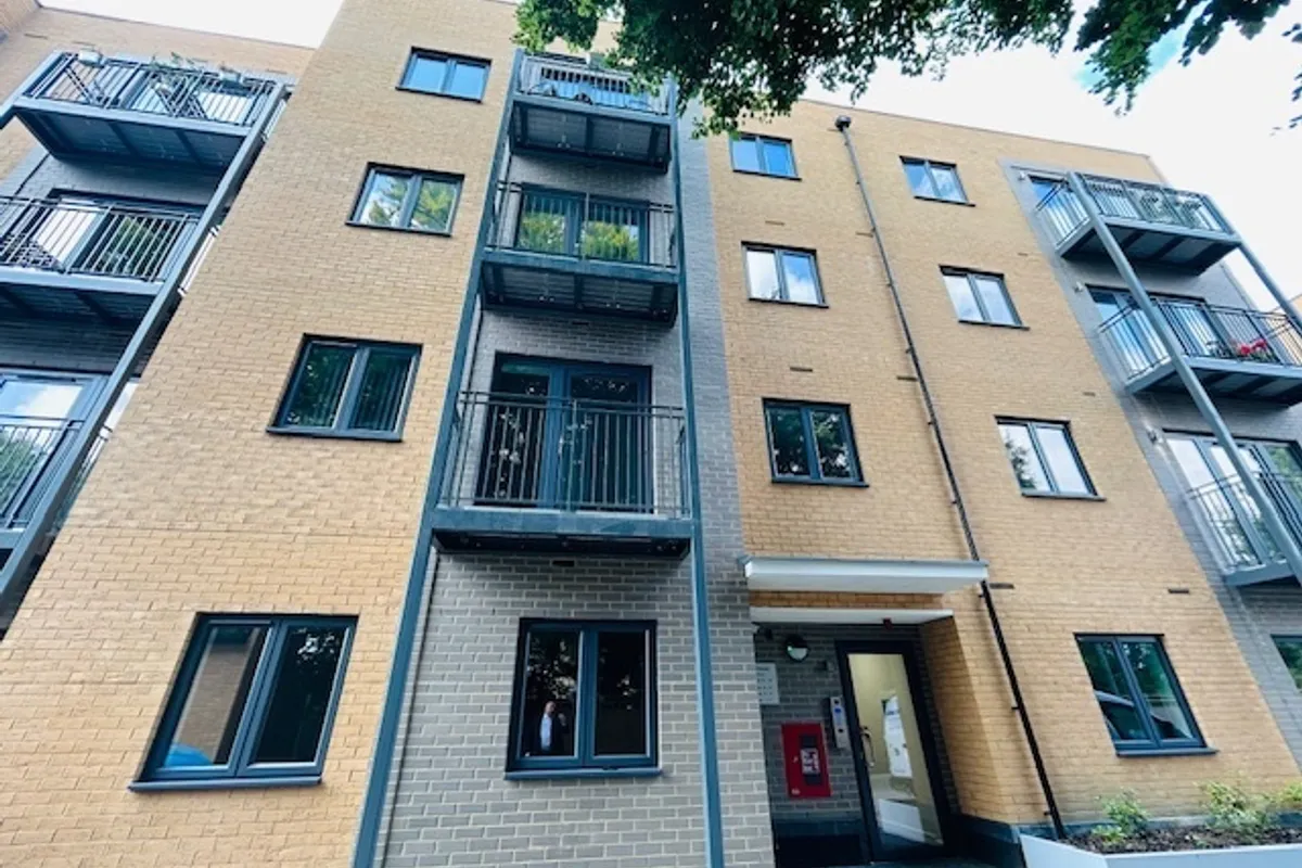 Flat Clivemont Road in Maidenhead