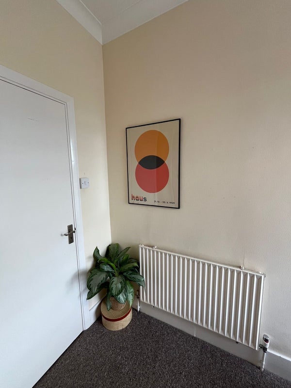 Room Hazellville Road in Greater London