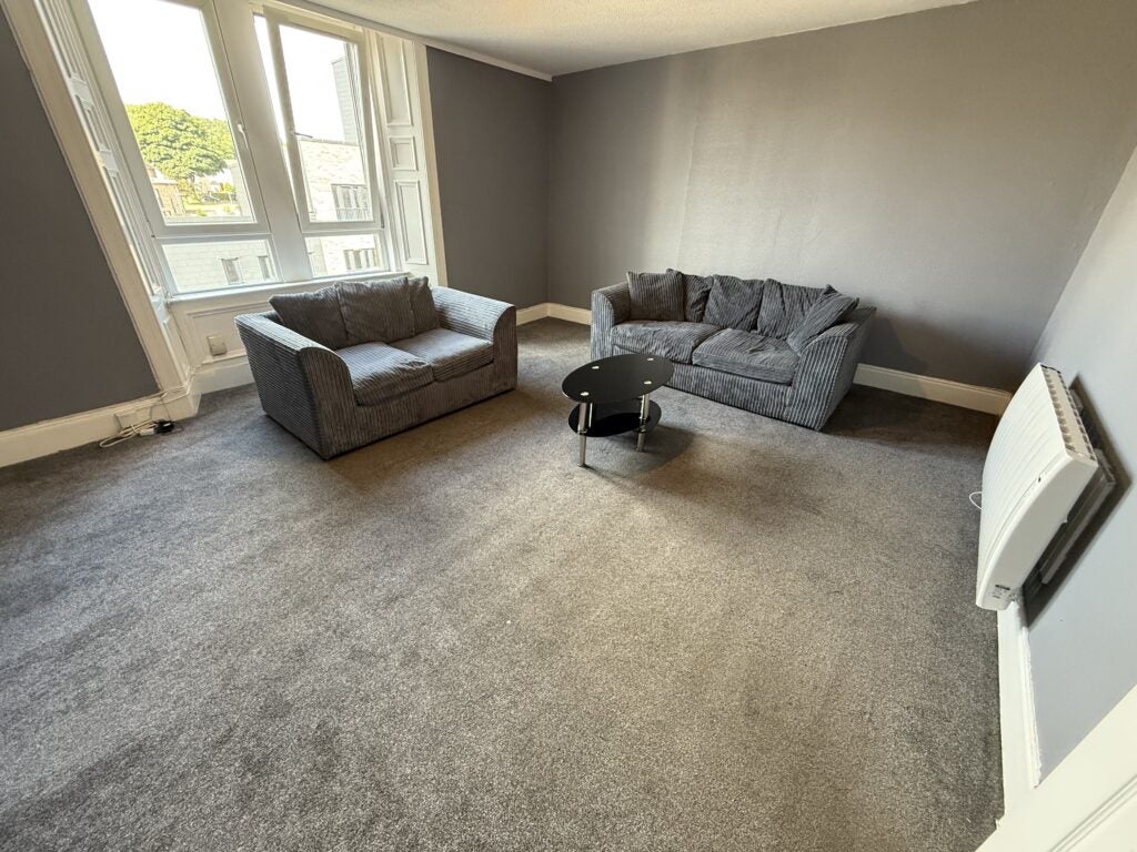 Flat Strathmartine Road in Dundee