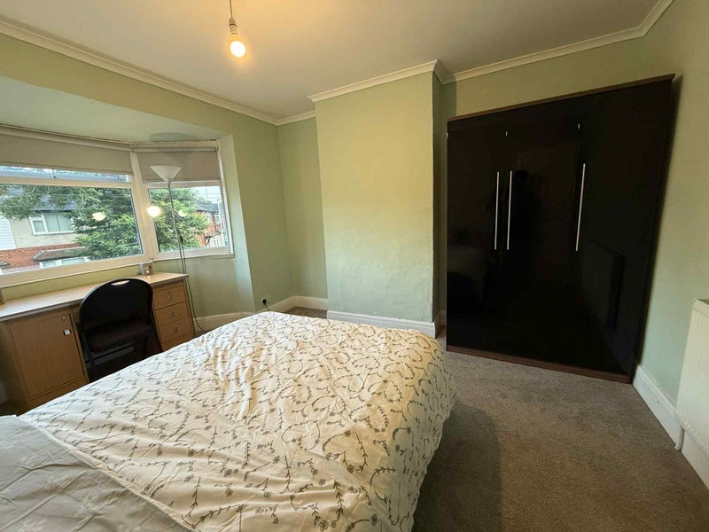Room Addison Road in Trafford