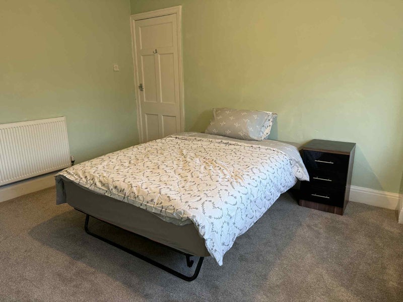 Room Addison Road in Trafford
