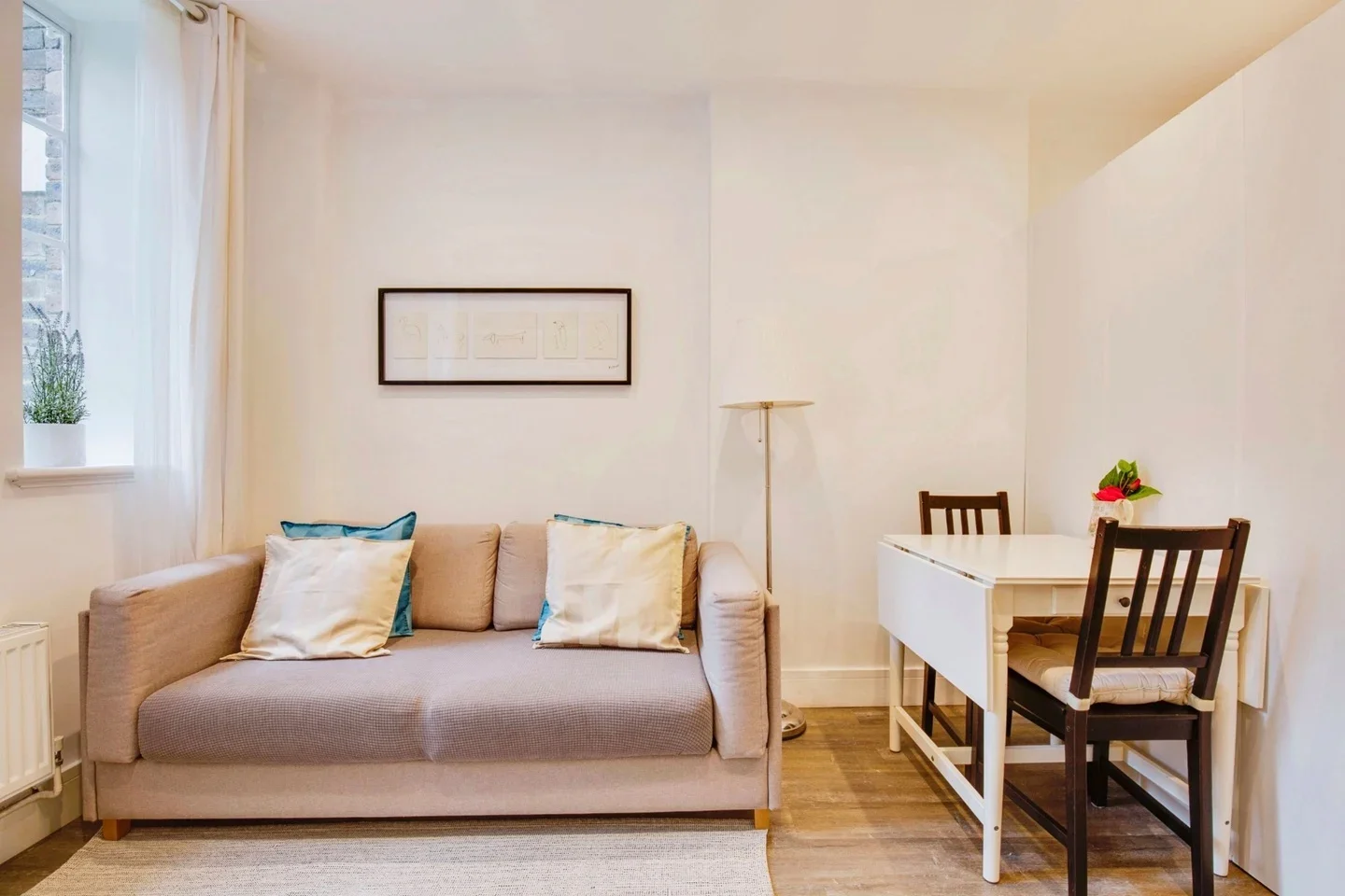 Flat Mortimer Crescent in Greater London