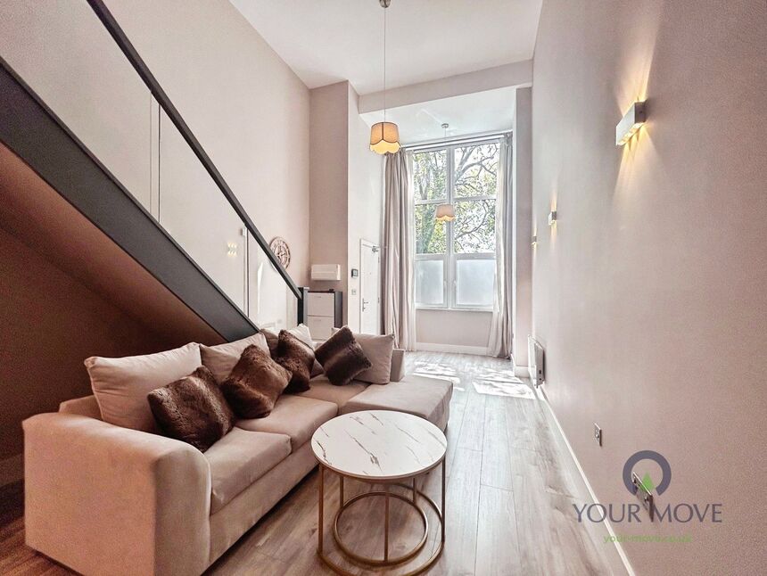 Flat Restmor Way in Greater London