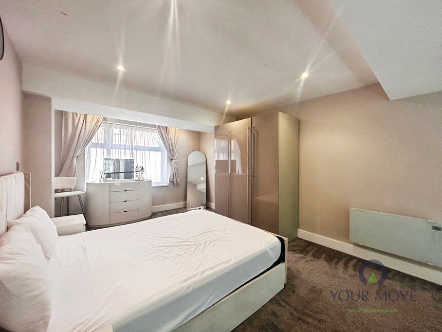 Flat Restmor Way in Greater London