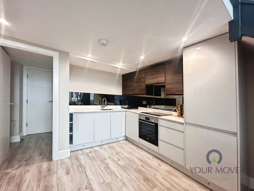 Flat Restmor Way in Greater London