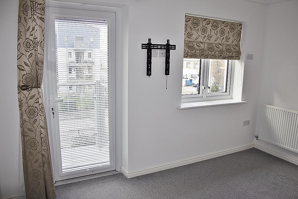 Room Fairlane Drive in South Ockendon