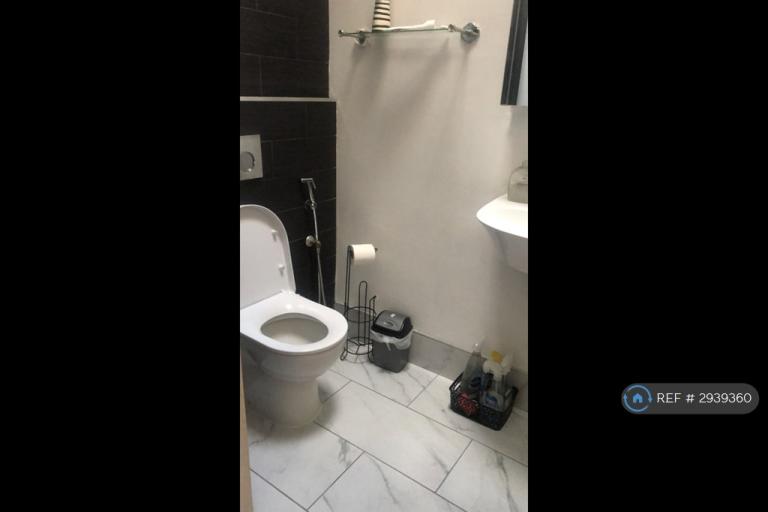 Room Fernside Avenue in Greater London