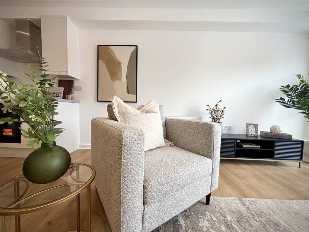 Flat Victoria Road in Rushmoor