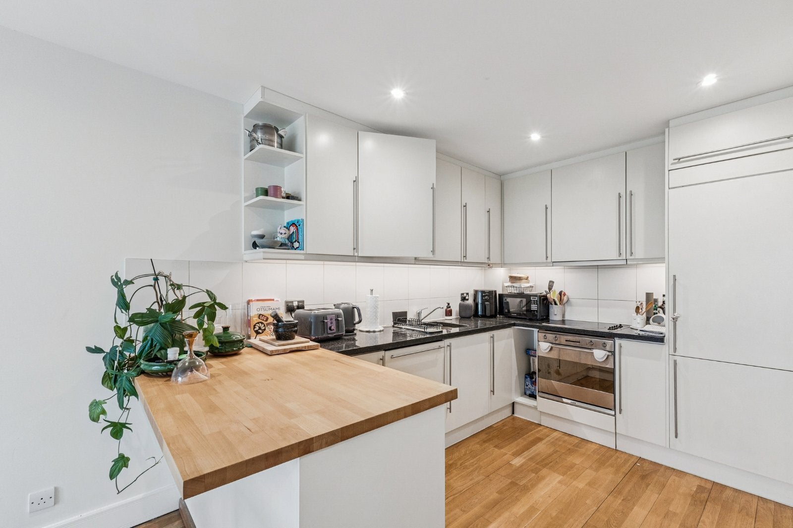 Flat Chepstow Place in City of Westminster