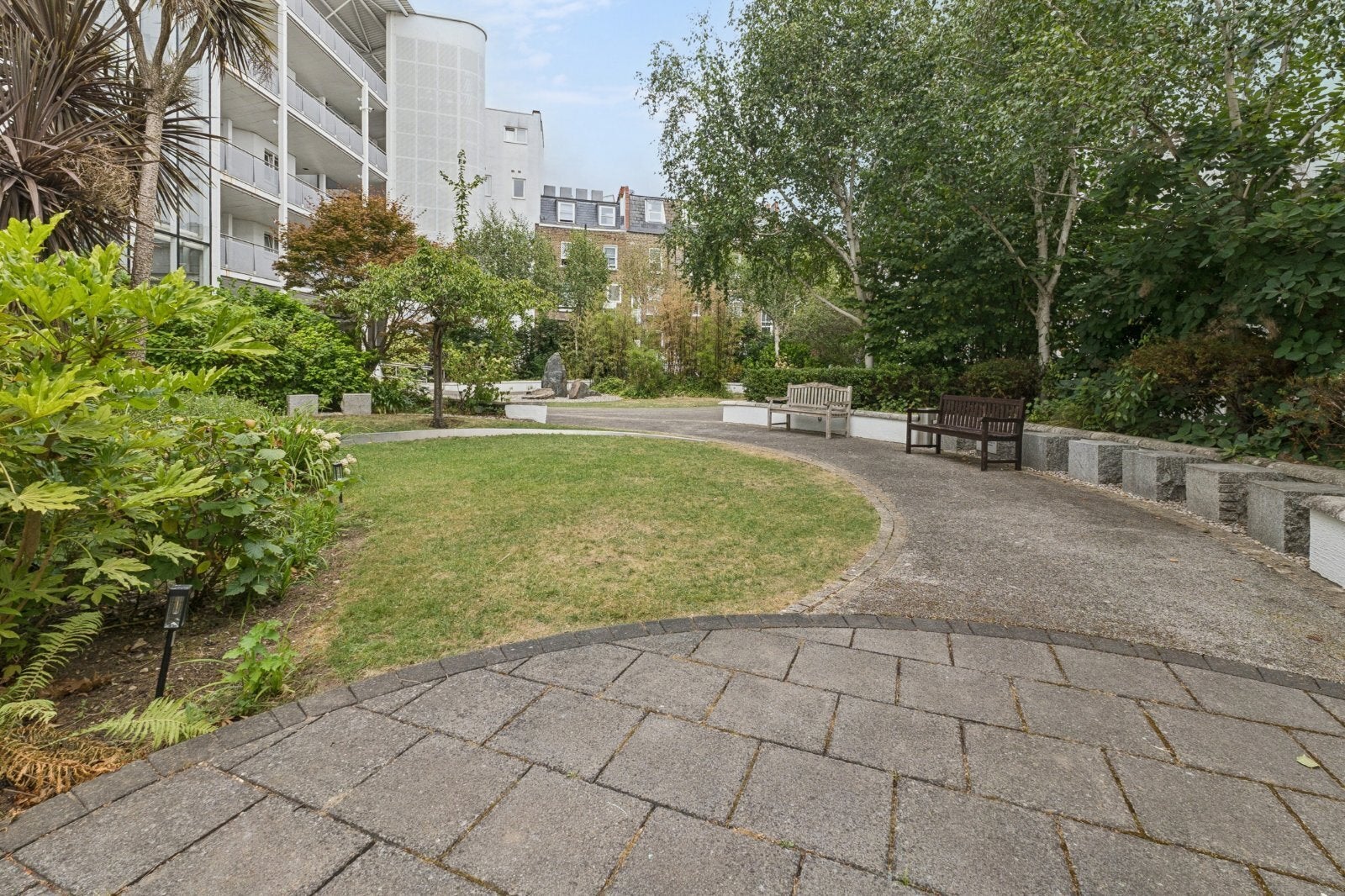Flat Chepstow Place in City of Westminster