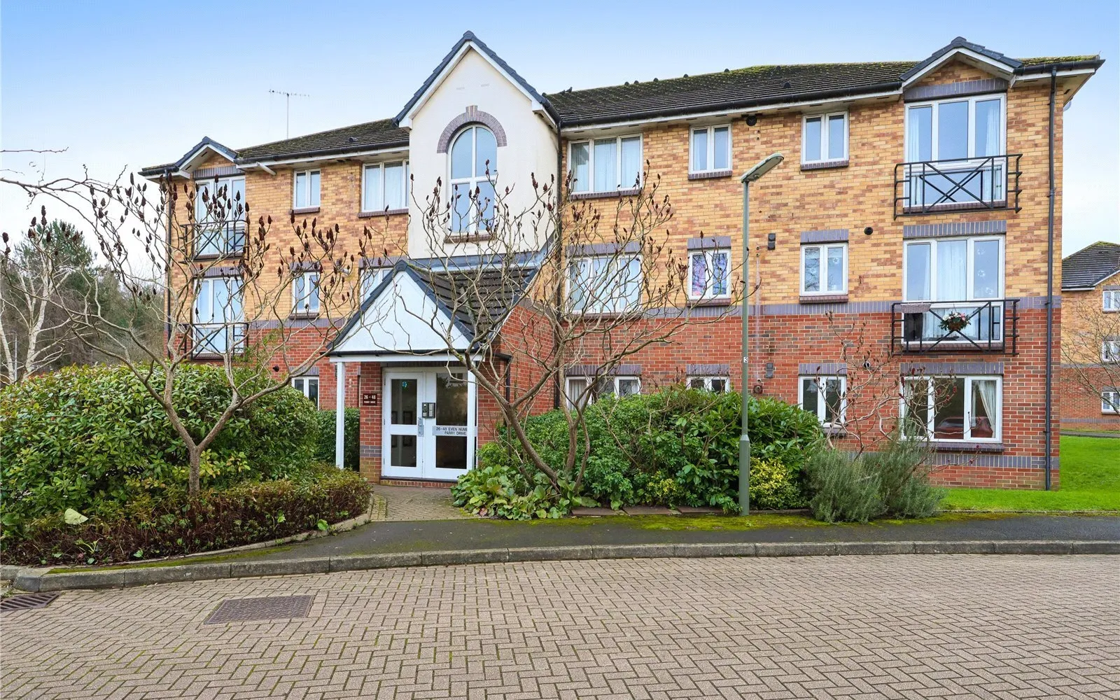 Flat Parry Drive in Elmbridge