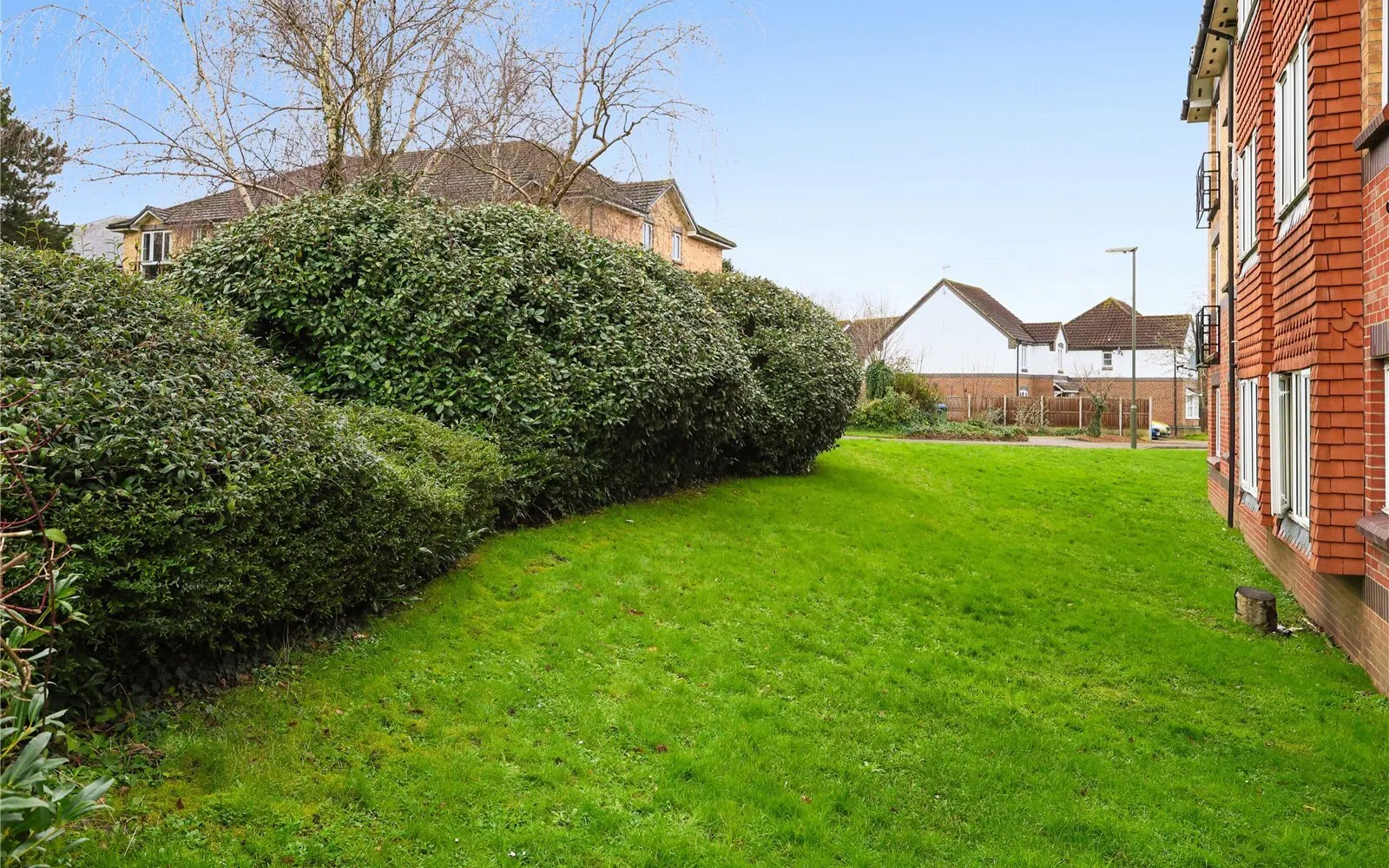 Flat Parry Drive in Elmbridge