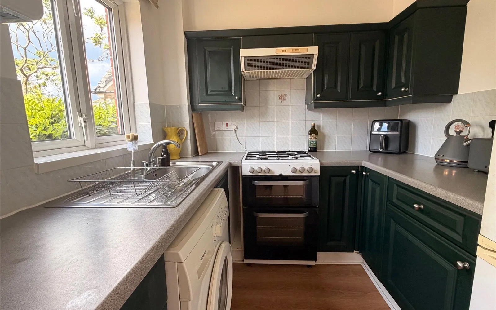 Flat Parry Drive in Elmbridge