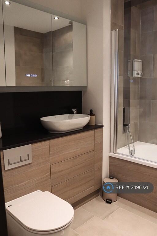 Flat Caxton Road in Greater London