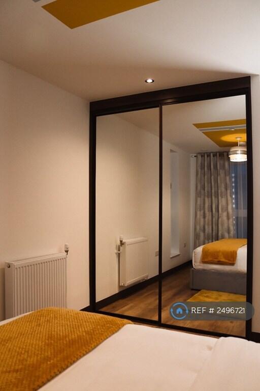 Flat Caxton Road in Greater London