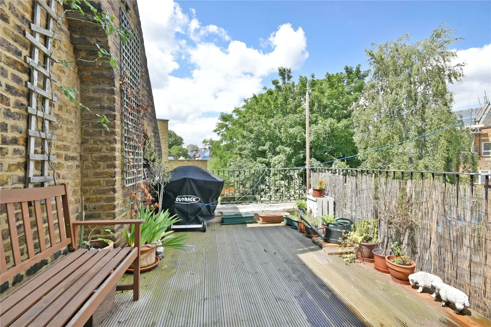 Flat Loveridge Road in Greater London