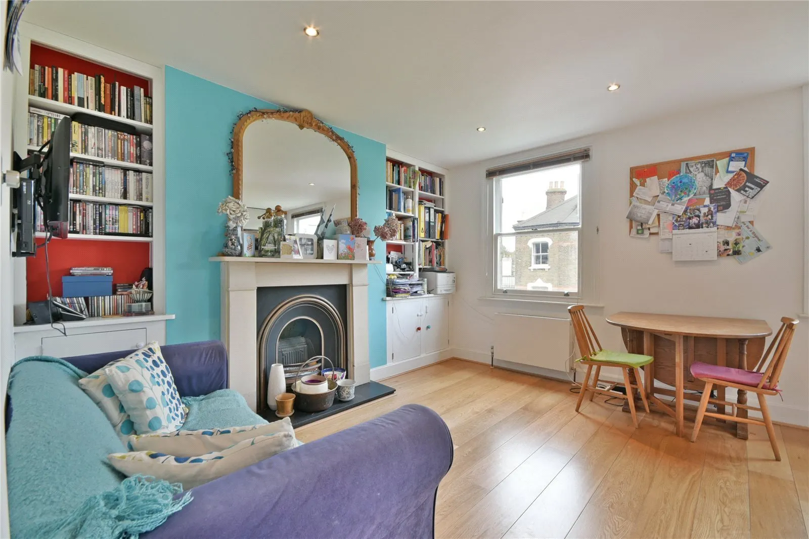 Flat Loveridge Road in Greater London