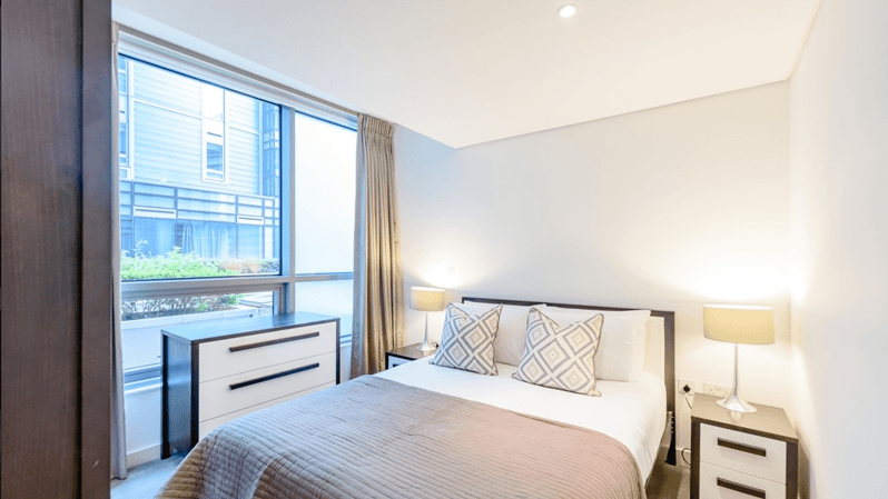 Flat Sutton Court Road in Greater London