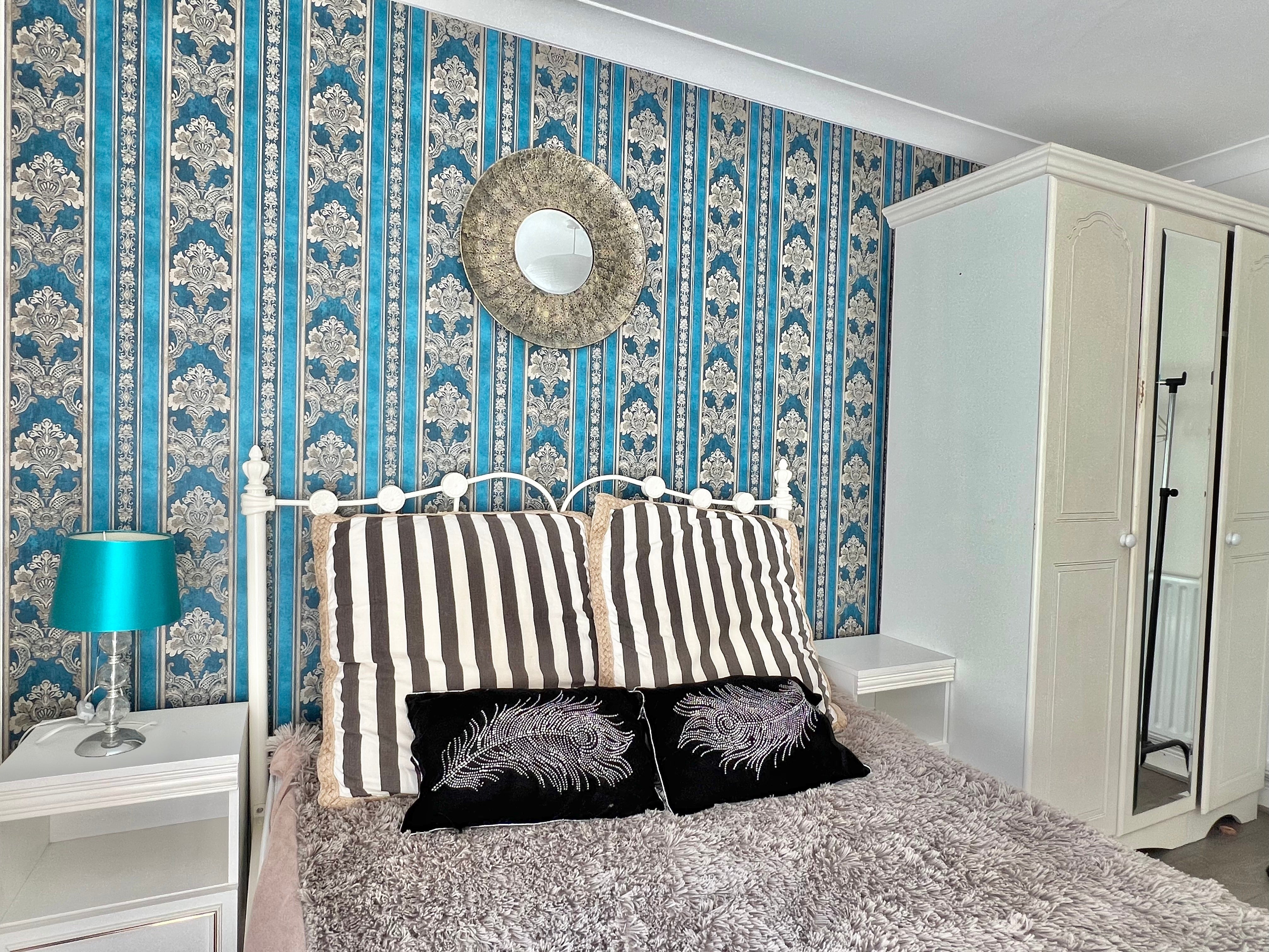 Flat Surrey Quays Road in Greater London